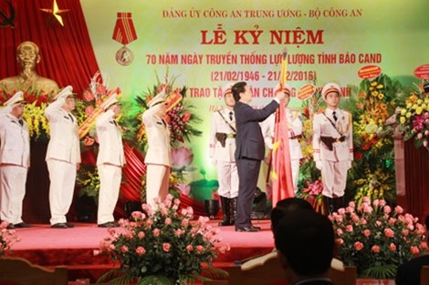 Premierminister Nguyen Tan Dung nimmt an der Feier des Geheimdienstes der Volkspolizei - ảnh 1