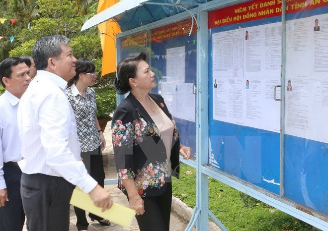 Parlamentspräsidentin Nguyen Thi Kim Ngan überprüft die Wahlvorbereitung in der Provinz An Giang - ảnh 1
