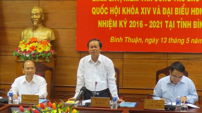 Vize-Parlamentspräsident Do Ba Ty überprüft Wahlvorbereitung in Binh Thuan - ảnh 1
