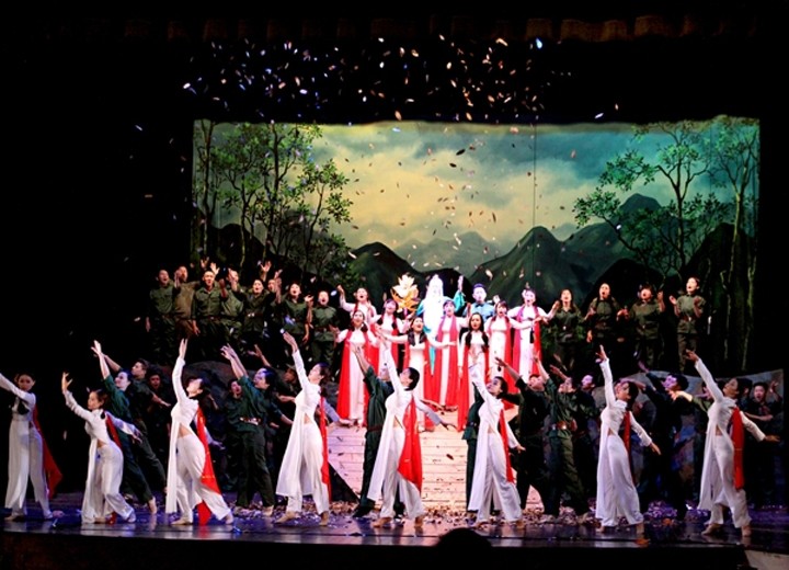 Oper „Rote Blätter“ - eine harmonische Kombination zwischen klassischer und folkloristischer Musik - ảnh 1