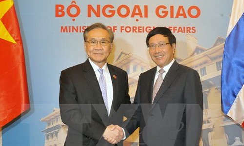 Vize-Premierminister, Außenminister Pham Binh Minh führt Gespräch mit dem Außenminister Thailands - ảnh 1