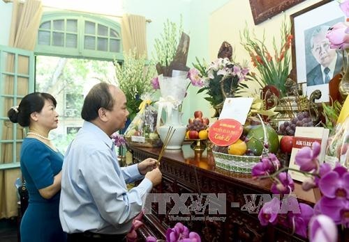 Premierminister Nguyen Xuan Phuc gedenkt den verstorbenden KPV-Generalsekretär Le Duan - ảnh 1
