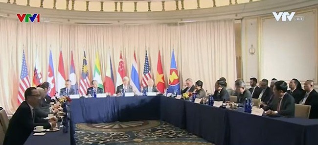 Vietnam nimmt an der inoffiziellen Außenministerkonferenz der ASEAN und USA teil - ảnh 1