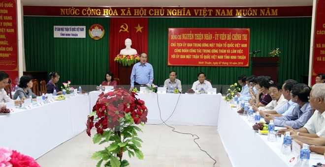 Vorsitzender der Vaterländischen Front trifft Vertreter der Volksgruppe Cham in Ninh Thuan - ảnh 1