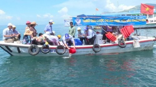 Viele soziale und umweltfreundliche Aktivitäten beim Meeresfestival Nha Trang – Khanh Hoa - ảnh 1