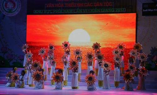 Kulturfestival – das große Fest der Kinder der Volksgruppen in Südvietnam - ảnh 1