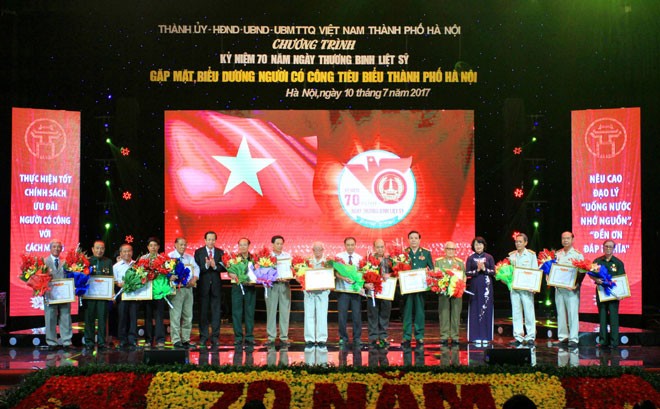 Hauptstadt Hanoi ehrt Menschen mit großen Verdiensten - ảnh 1