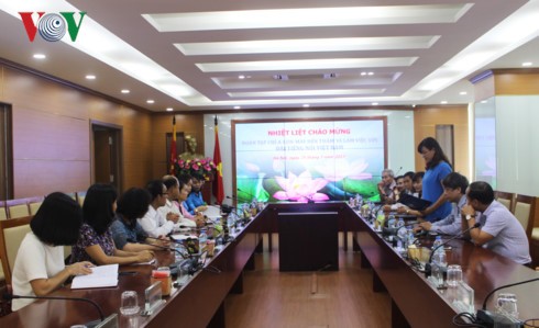 Verstärkung der Zusammenarbeit zwischen VOV und der laotischen Zeitschrift A-lun-may - ảnh 1