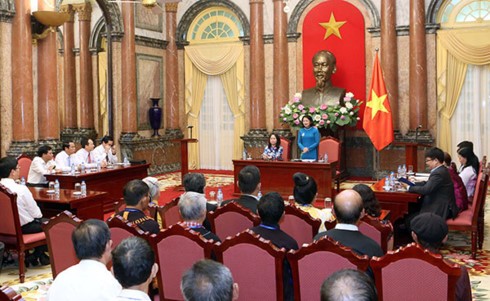 Vize-Staatspräsidentin Dang Thi Ngoc Thinh empfängt Dorfältesten der Provinzen im Nordwesten - ảnh 1