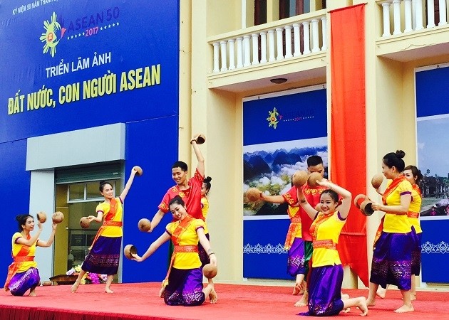 Fotoausstellung über ASEAN in Hai Phong - ảnh 1