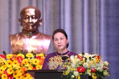 Parlamentspräsidentin Nguyen Thi Kim Ngan besucht die Universität Ton Duc Thang - ảnh 1