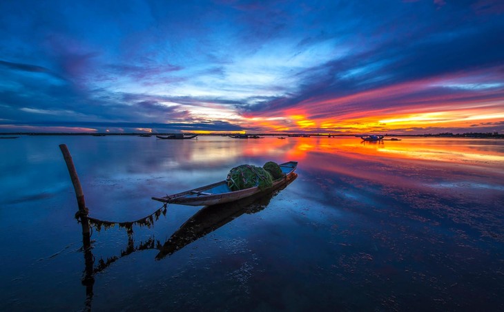 Wunderschöne Fotos über die Kaiserstadt Hue, am Tag und in der Nacht - ảnh 6