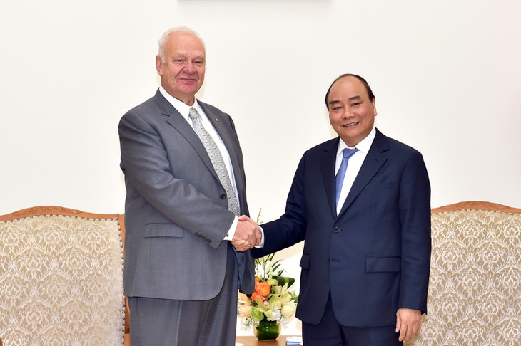 Premierminister Nguyen Xuan Phuc trifft Russlands Botschafter in Vietnam - ảnh 1