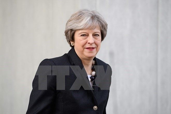Britische Medien: Premierministerin Theresa May will Kabinett umbilden - ảnh 1