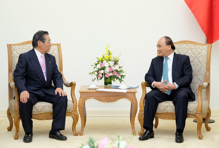 Premierminister Nguyen Xuan Phuc empfängt Südkoreas Präsident Moon Jae-in - ảnh 1