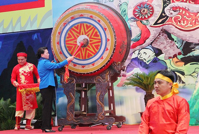 Parlamentspräsidentin Nguyen Thi Kim Ngan nimmt am Ba-Trieu-Fest teil - ảnh 1
