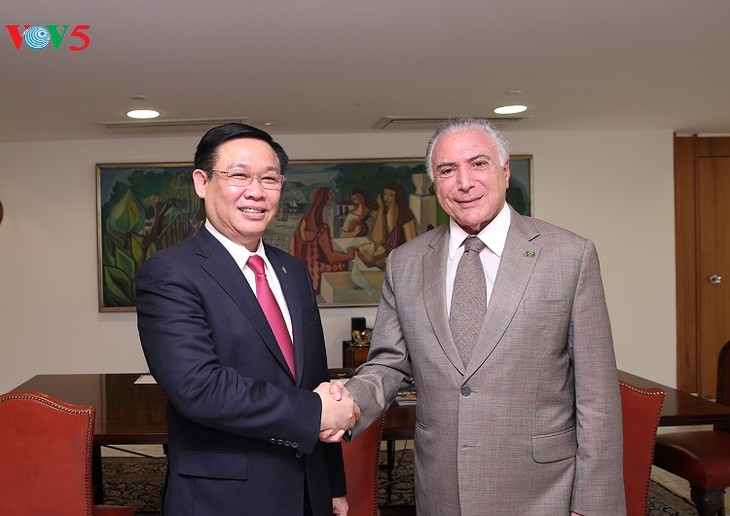 Vize-Premierminister Vuong Dinh Hue besucht Brasilien - ảnh 1