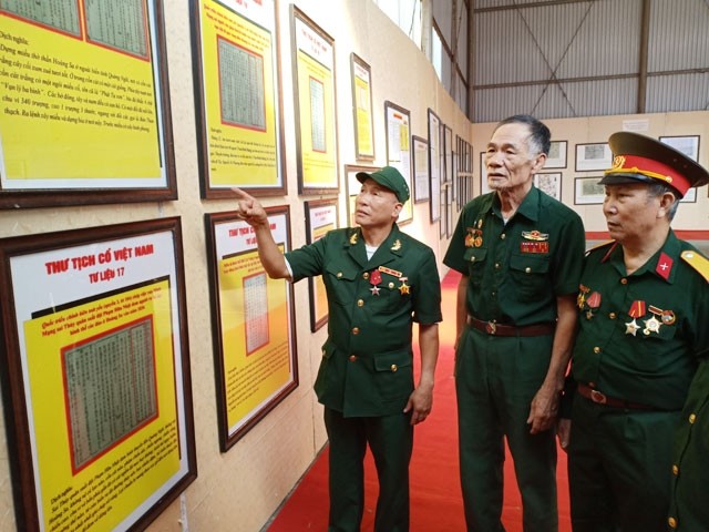 Ausstellung “Hoang Sa, Truong Sa von Vietnam – Die historischen und rechtlichen Beweise” - ảnh 1