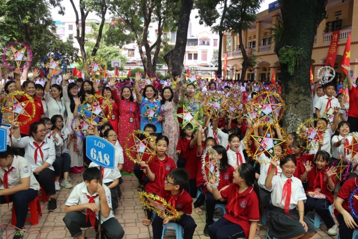 1000 Botschaften der Hanoier Schüler für Truong Sa zur Eröffnungsfeier des neuen Schuljahres - ảnh 2
