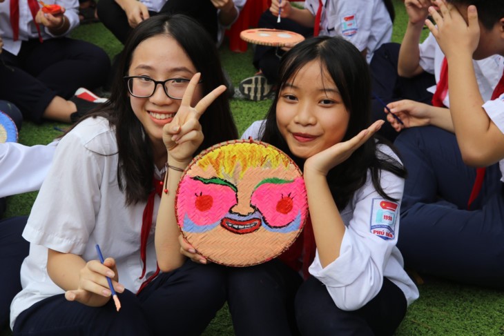 1000 Botschaften der Hanoier Schüler für Truong Sa zur Eröffnungsfeier des neuen Schuljahres - ảnh 10