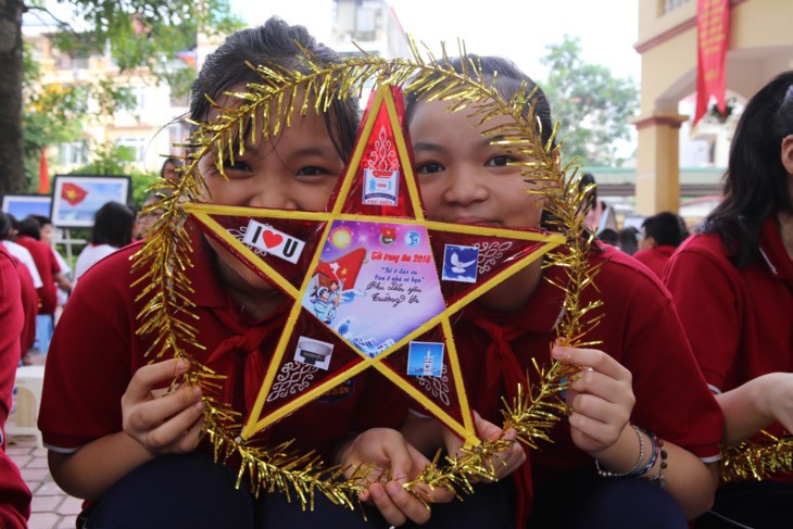 1000 Botschaften der Hanoier Schüler für Truong Sa zur Eröffnungsfeier des neuen Schuljahres - ảnh 8