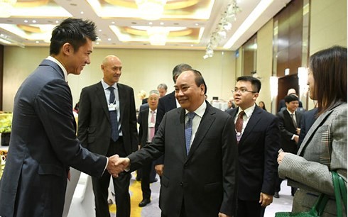Premierminister Nguyen Xuan Phuc begrüßt globale Konzerne, die in Vietnam langfristig tätig sein wollen - ảnh 2