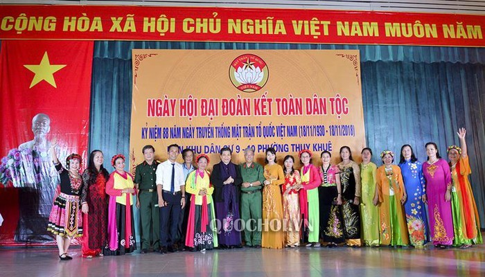 Vize-Parlamentspräsidentin Tong Thi Phong nimmt am Festtag der Solidarität in Hanoi teil - ảnh 1