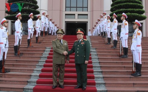 Verstärkung der Zusammenarbeit im Verteidigungsbereich zwischen Vietnam und Kuba - ảnh 1