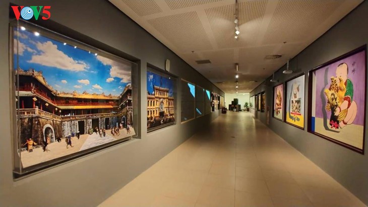 Der einzigartige zeitgenössische Kunstraum im Parlamentsgebäude - ảnh 2