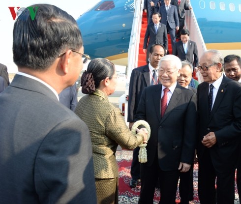 KPV-Generalsekretär, Staatspräsident Nguyen Phu Trong beginnt den Staatsbesuch in Kambodscha - ảnh 1