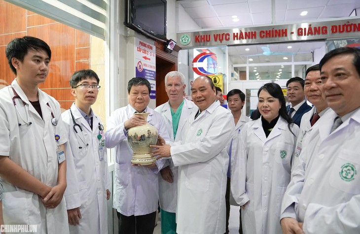 Aktivitäten zum Tag der vietnamesischen Ärzte  - ảnh 1
