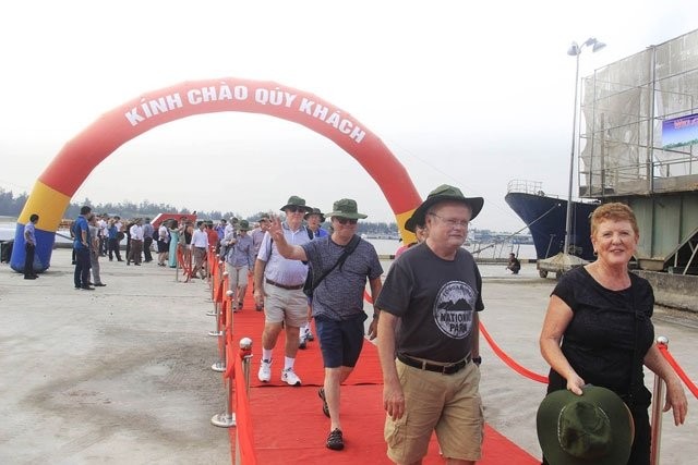 Quang Tri empfängt ausländische Touristen von Kreuzfahrtschiff - ảnh 1