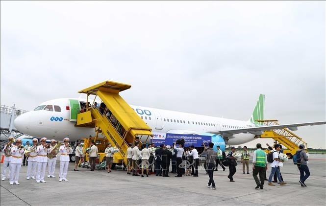 Premierminister Nguyen Xuan Phuc nimmt an der Einweihungszeremonie von drei Fluglinien in Hai Phong teil - ảnh 1