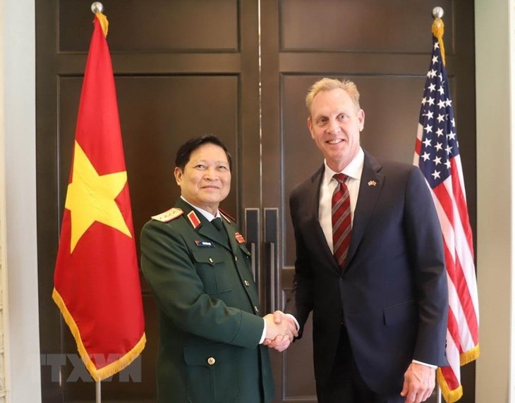 Vietnams Verteidigungsminister führt bilaterale Treffen am Rande von Shangri-La-Dialog - ảnh 1