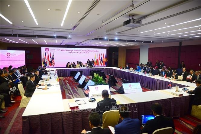 ASEAN-Außenminister diskutieren viele Fragen in der Region - ảnh 1