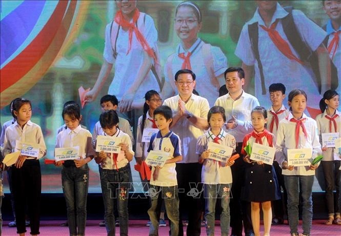 Vize-Premierminister Vuong Dinh Hue nimmt am Programm zur Lernförderung in Thai Binh teil - ảnh 1