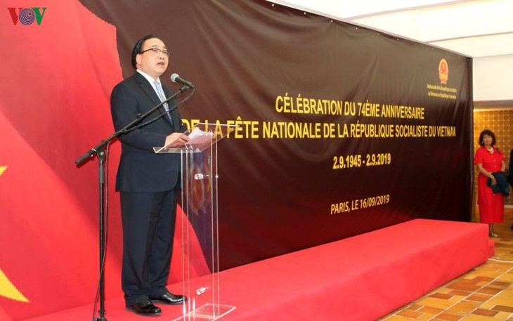 Die vietnamesische Botschaft in Frankreich begeht den 74. Nationalfeiertag - ảnh 1
