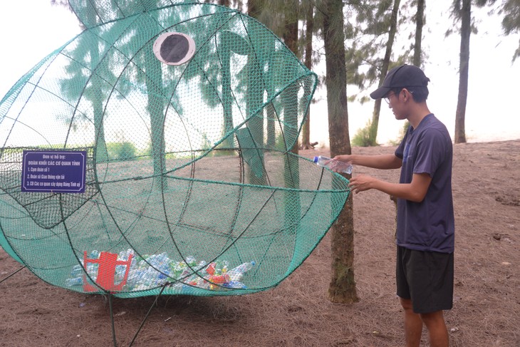 Das einzigartige Modell “Fisch isst Plastikmüll” auf der Insel Cai Chien in Quang Ninh - ảnh 1
