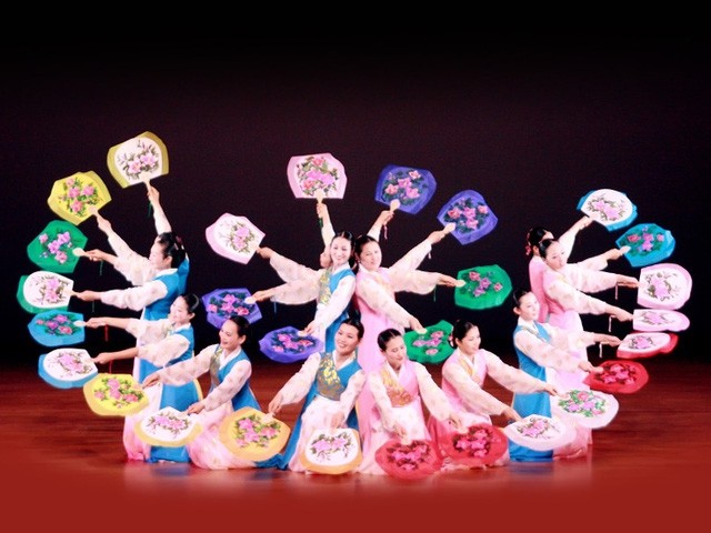 “Korea Festival in ASEAN” stellt den Hanoier Zuschauer die südkoreanische traditionelle Kunst vor - ảnh 1