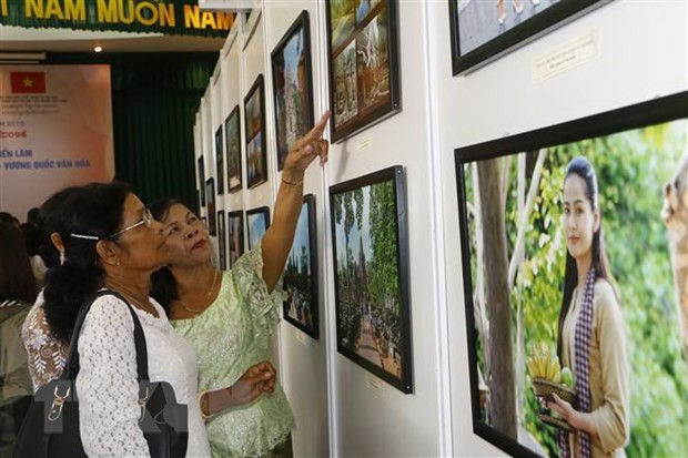 Ausstellung “Kambodscha – Kulturreich” in Vietnam eröffnet - ảnh 1