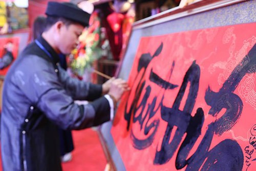 Kalligraphie-Ausstellung mit dem Thema “Thang Long-Hanoi” - ảnh 1