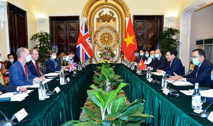 Vietnam und Großbritannien einigen sich auf die verstärkte Zusammenarbeit in vielen Bereichen - ảnh 1