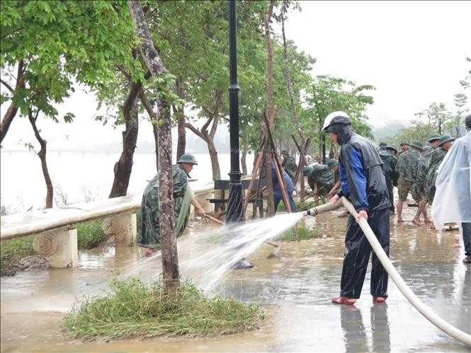 ASEAN unterstützt Thua Thien Hue und Quang Tri bei der Beseitigung der Folgen der Naturkatastrophen - ảnh 1