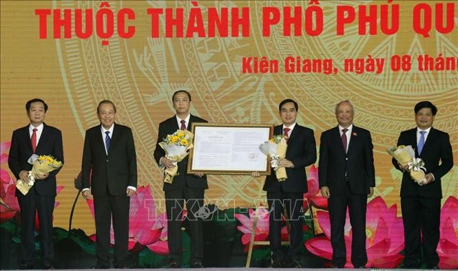 Veröffentlichung der Entscheidung zur Gründung der Stadt Phu Quoc  - ảnh 1