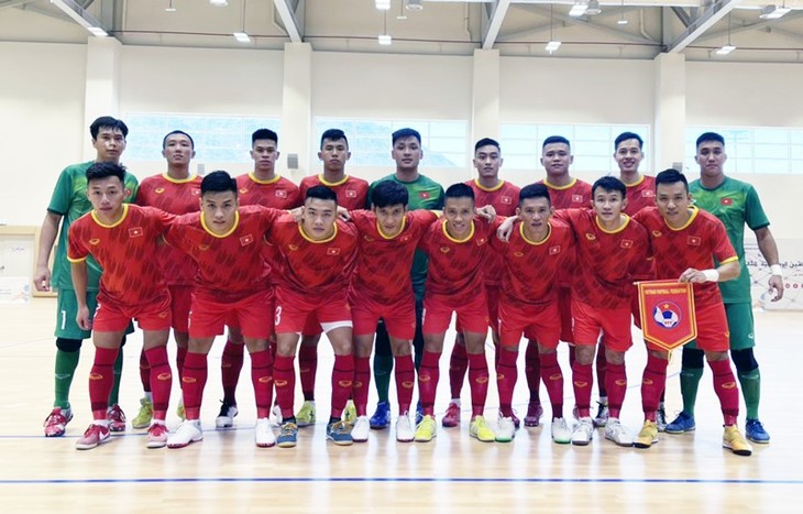 Die vietnamesische Futsal-Mannschaft gewinnt das Freundschaftsspiel gegen das irakische Team mit 2:1 - ảnh 1