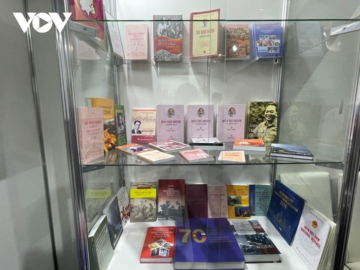 Vietnam nimmt an der 16. internationalen Buchmesse Sankt Petersburg in Russland teil - ảnh 1