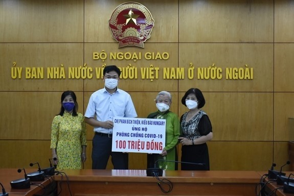 Spendengelder der Auslandsvietnamesen für die Bekämpfung der Covid-19-Epidemie  - ảnh 1