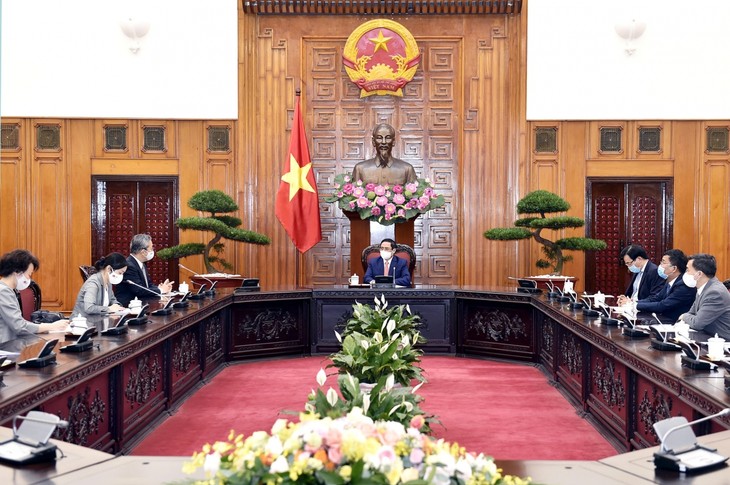 Premierminister Pham Minh Chinh empfängt den japanischen Botschafter in Vietnam - ảnh 1