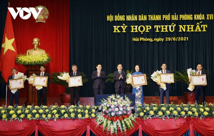 Parlamentspräsident Vuong Dinh Hue: Hai Phong bleibt weiterhin der wirtschaftliche Höhepunkt des Landes - ảnh 1