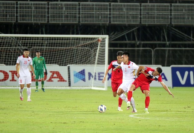 Fußballfreundschaftsspiel: U23 Vietnam besiegt U23 Kirgisistan 3-0 - ảnh 1
